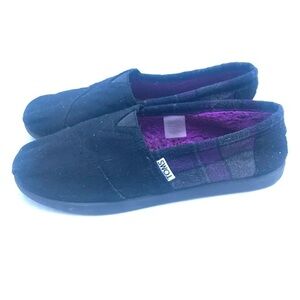 LAST CHANCE! Toms Youth Flannel Flats - Size 4